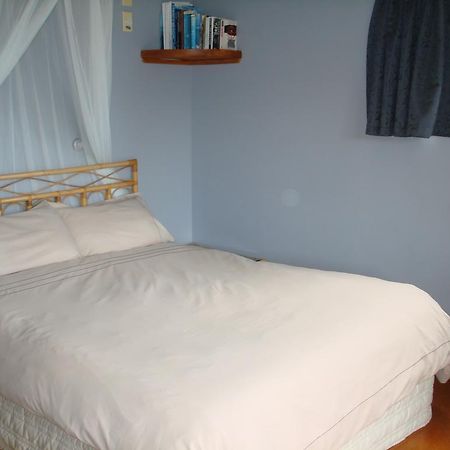 Manuka Lodge Tryphena Экстерьер фото